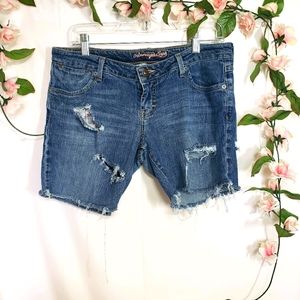 American Eagle short